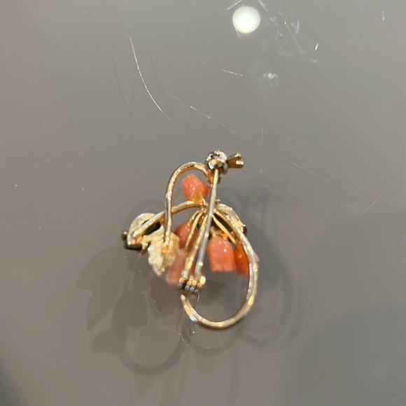 Jade and Coral pin - Picture 2 of 4